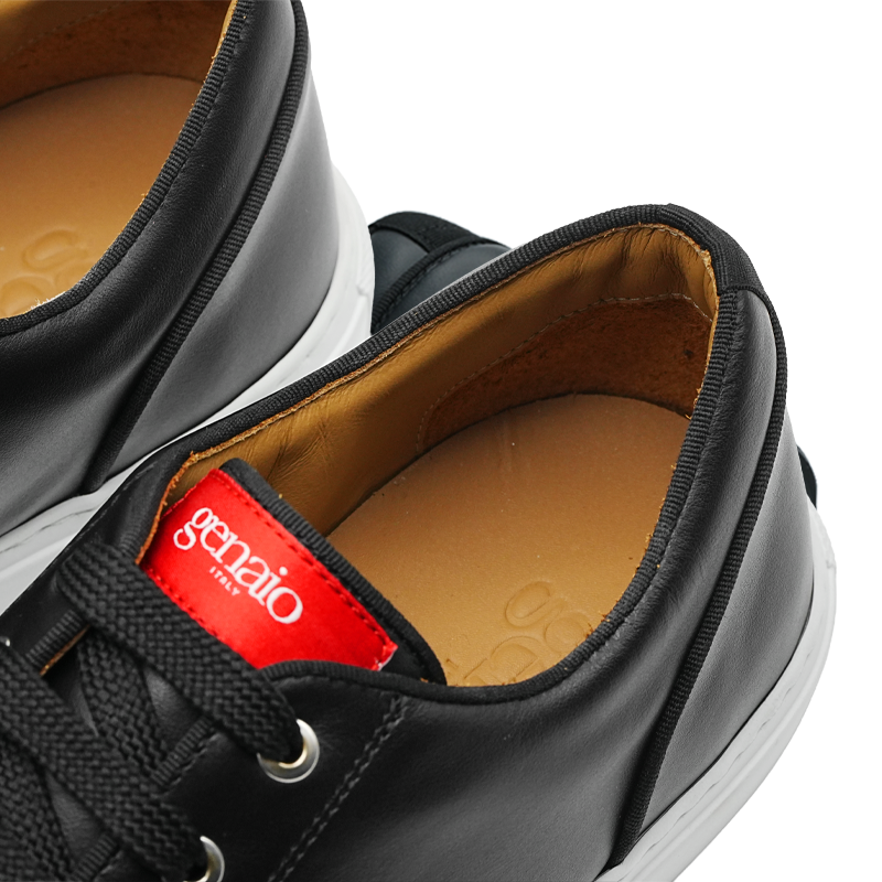 Natural calf leather lining and leather insole inside the INIZIO Black Leather